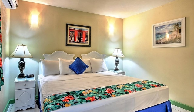 Ideal Stay for Beach Goers: Cozy Room w/Living Area and Kitchenette | 3 Rooms