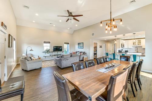 Lake Max Family Penthouse: Walk to Academy