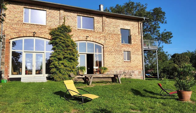 Landhaus Jakob on the 'Trail of Stones' cycle path Meeting point for up to 20 people