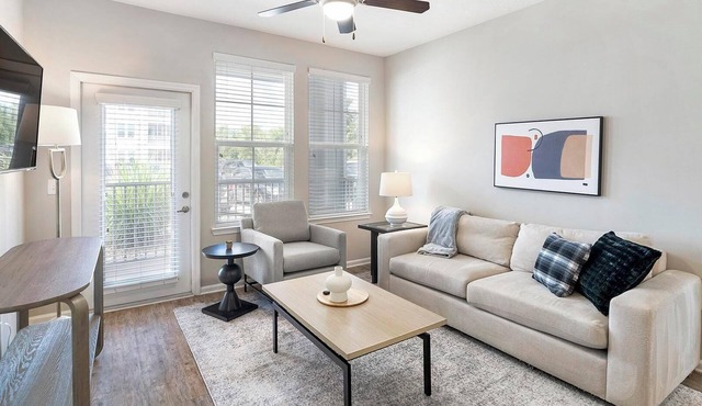 Landing | Beautiful 2BD, Clubhouse, Pool