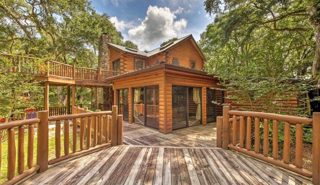 Log Cabin Sanctuary in Inverness w/Furnished Deck