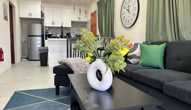 Lovely 2-bedroom apartment with AC, 15 min walk from the South Coast Main Road