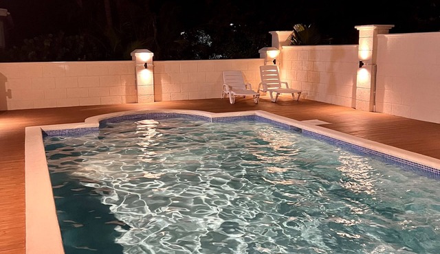 Luxury cliff apartment with fantastic pool and great sea views.