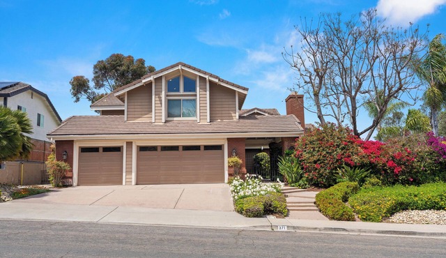 Luxury Designer Retreat – 5BR Oasis with Spa & Iconic Coronado Bridge Views