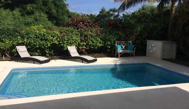 Luxury Holiday 3 Bedroom Villa w/private pool & air conditioning. Sleeps 7-9