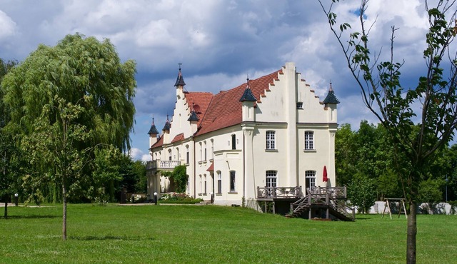 Manor house with historical flair for families and groups