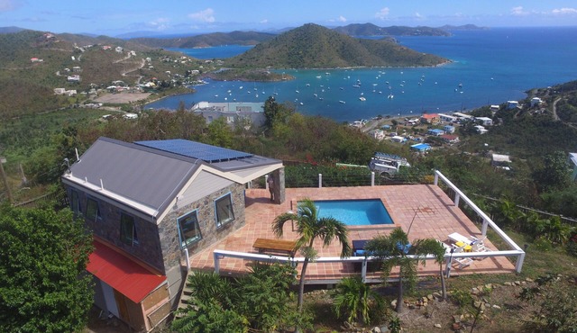 Mesmerizing view with pool 2 bedroom stone cottage in Coral Bay