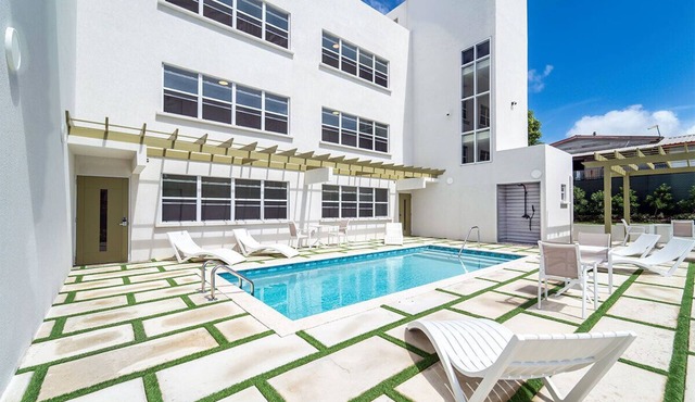 Modern Condo with Resort Pool Near Beach - Coral Beach 107