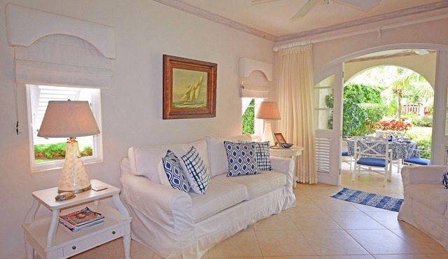 Poolside apartment (2 bed) in exclusive Sugar Hill Resort