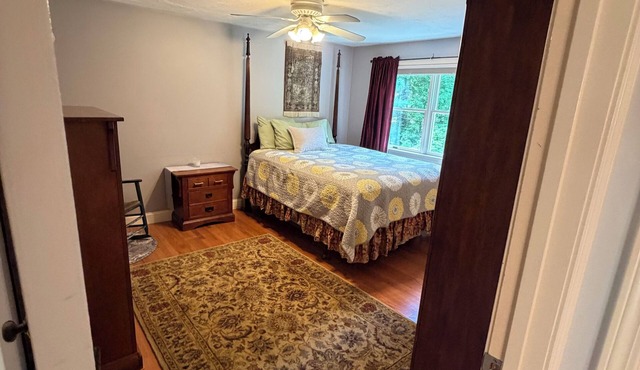 Private, beautiful and quiet bedroom with private bathroom in county farmhouse.
