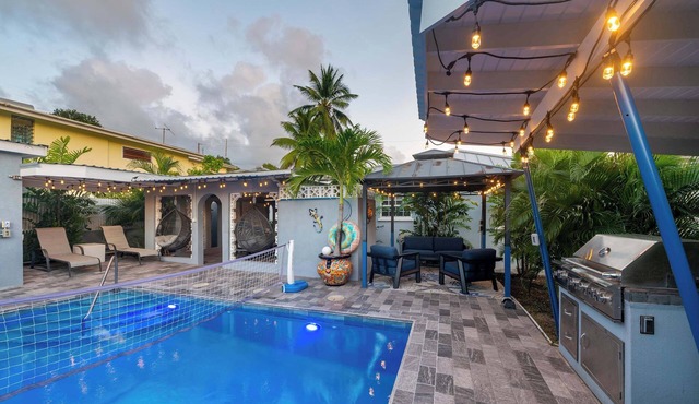 Private Pool | 3 Mins to Welches Beach | BBQ