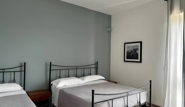Room 'Camelia 1' with Shared Terrace, Wi-Fi and Air Conditioning