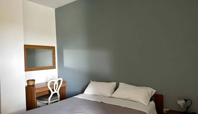 Room 'Flora 3' with Shared Terrace, Wi-Fi and Air Conditioning
