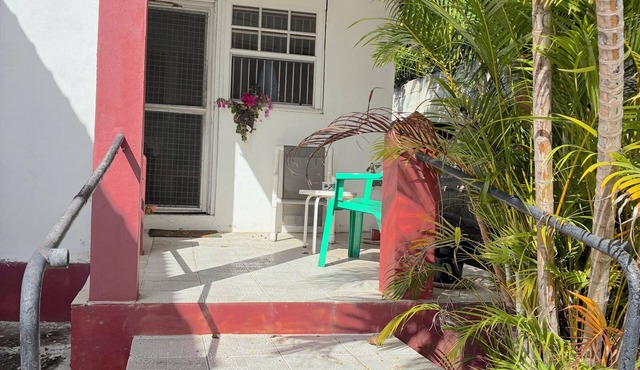 Rustic retreat 1-bedroom apartment in a pleasant Christ Church location