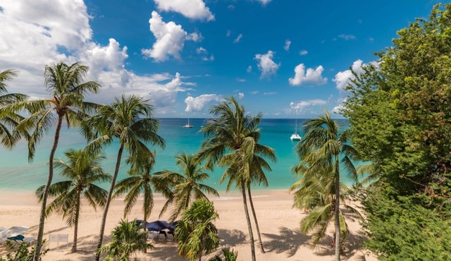 Smugglers Cove 6 (3 bed): Beachfront condo