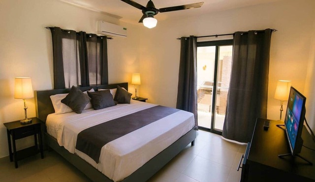 Spacious Apartment w/Secure Private Parking