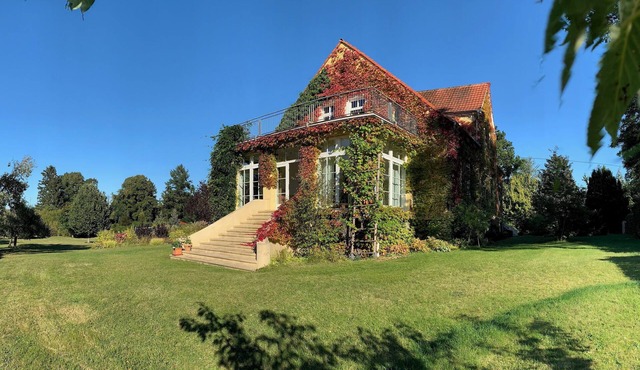 Spacious vacation apartment in the Carolinenhof manor house, Mecklenburg Lake District