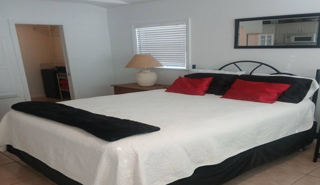 St. Petersburg Romantic Vacation Guest house, Monthly or less