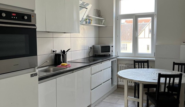 Steglitz IV - Beautiful apartment with a balcony, 3 rooms, a kitchen, and a bathroom