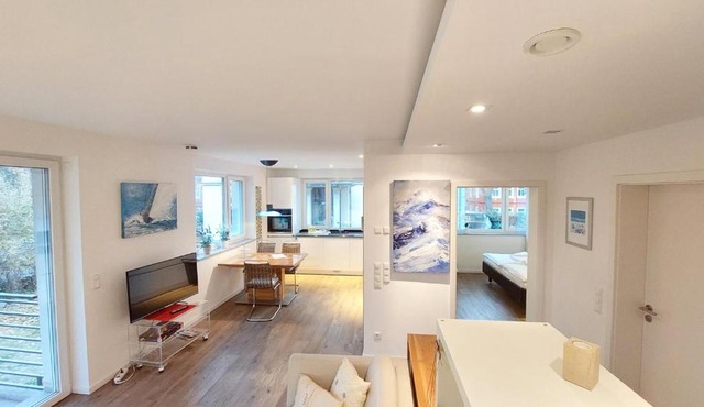 Stilvolle Wohnung in Elbnähe mit Balkon, Parkplatz