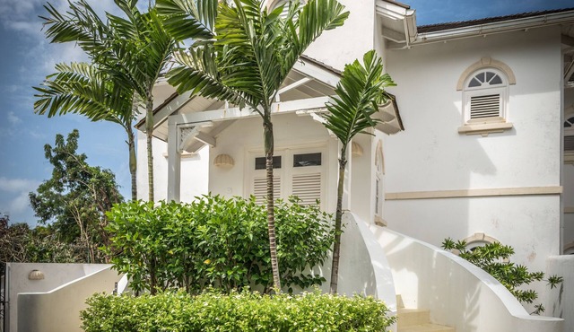 SUGAR HILL VILLA, VIEWS, MINS TO HOLETOWN & BEACH/BEACH CLUB MEMBERSHIP