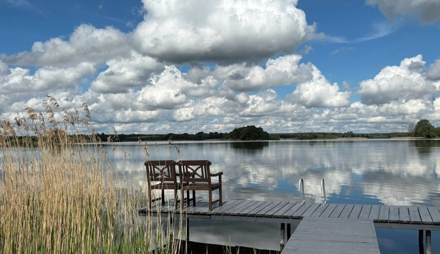 The cottage by the lake