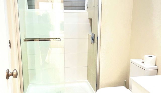 This gated community offer a Tranquil 1-bedroom condo with pool & 5 min to beach