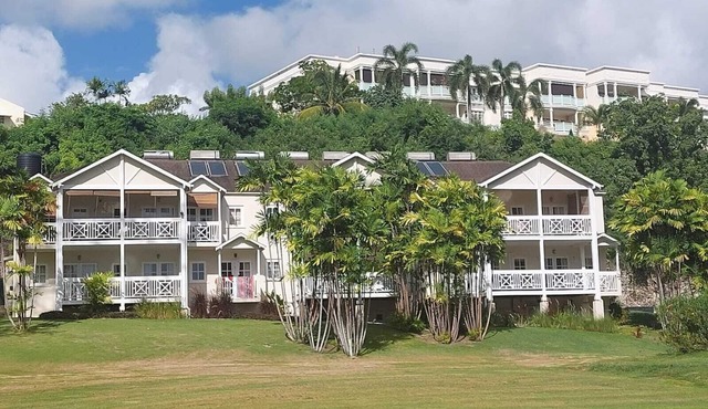 Tranquil condo on Rockley Golf Course with relaxing pool & includes 1 golf pass