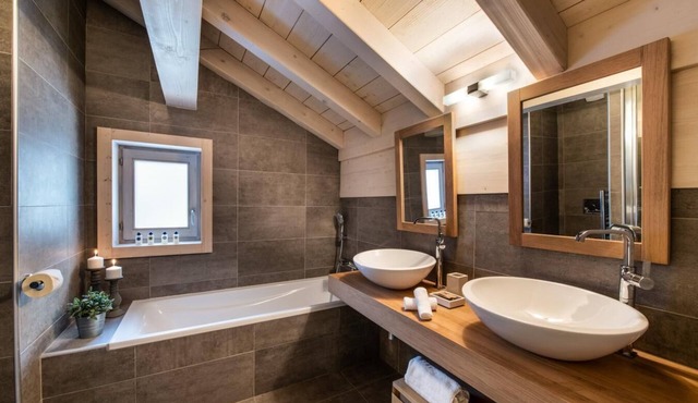 Wifi, 150m from resort center, 4th floor, view exceptional/mountain, sauna, balcony