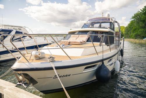 Yacht Susan - Jacht - TraumZeitBoot - exklusiver Festlieger in perfekter Lage am Scharmützelsee Bad Saarow
