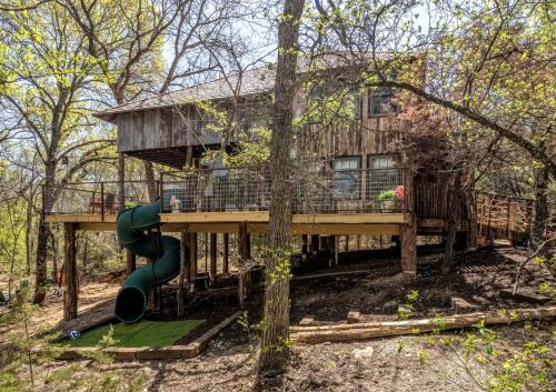 Dennis House | Magical Treehouse with Slide by Brazos River for Family Glamping Adventures in Texas