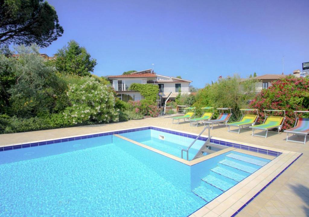 Photo of Others in Bobolino