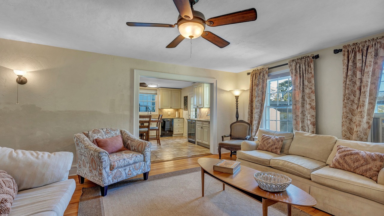 Photo of Livingroom in Niantic