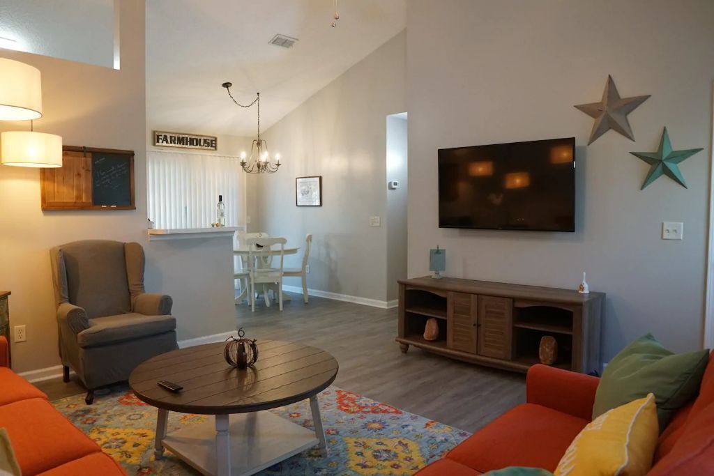 Photo of Livingroom in Doctors Inlet