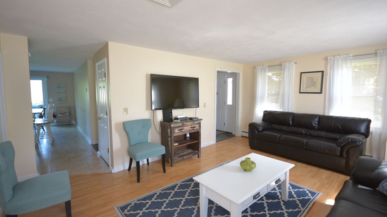 Photo of Livingroom in Eastward Look