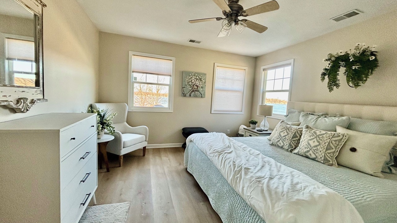 Photo of Bedroom in Paw Paw Lake