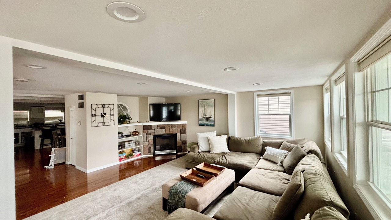 Photo of Livingroom in Paw Paw Lake